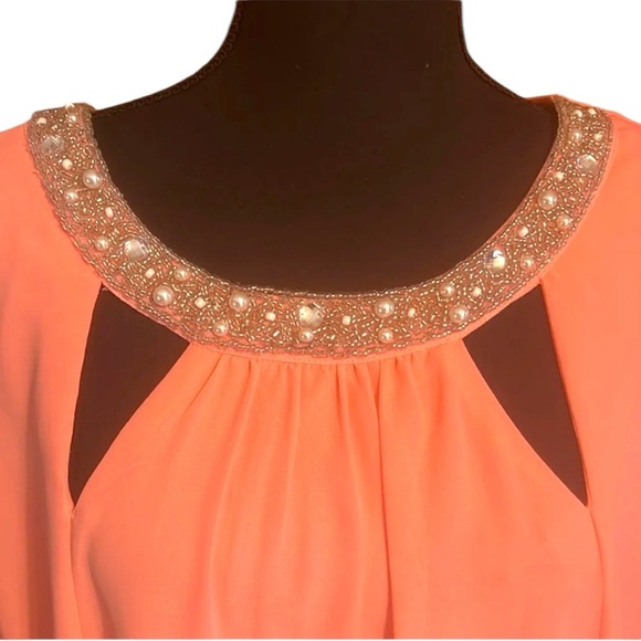 Stunning evening dress with embellished collar. - Picture 3 of 4